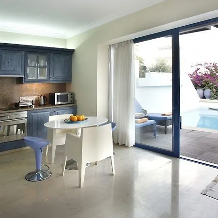 Picture Renting This Luxury 30 Villa *